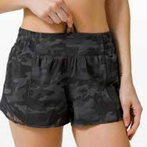 Lululemon Hotty Hot Low-Rise Lined Shorts in Black Camo
